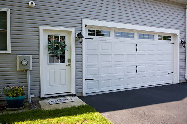 24/7 Emergency Garage Door Panel Replacement experts in Cleveland, OH